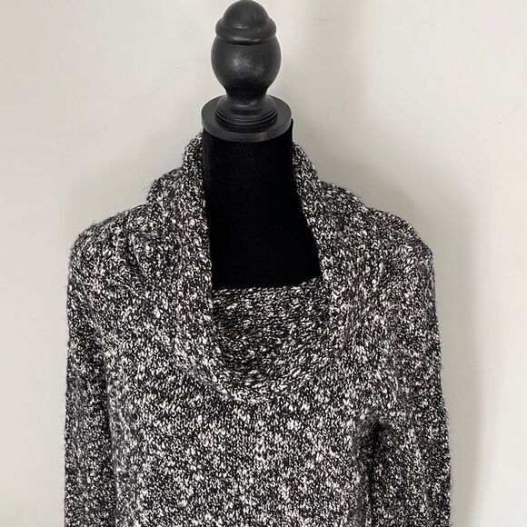 Croft’s‎ & Barrow Cowl Neck Sweater
Size Medium. Black/white - Picture 2 of 9